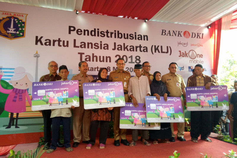 Pemprov DKI Didesak Tidak Rapel Pencairan Bantuan Kartu Lansia Jakarta