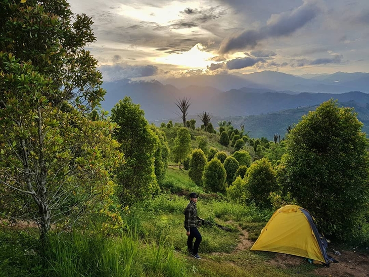   Pegunungan Dulamayo tempat asyik untuk berkemah di Gorontalo. (Foto: instagram.com/sembarang)