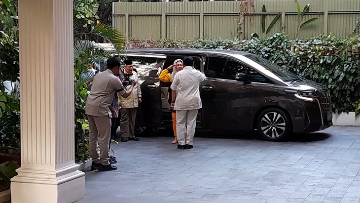 Salam Hormat Awali Pertemuan Yenny Wahid dengan Prabowo di Kertanegara