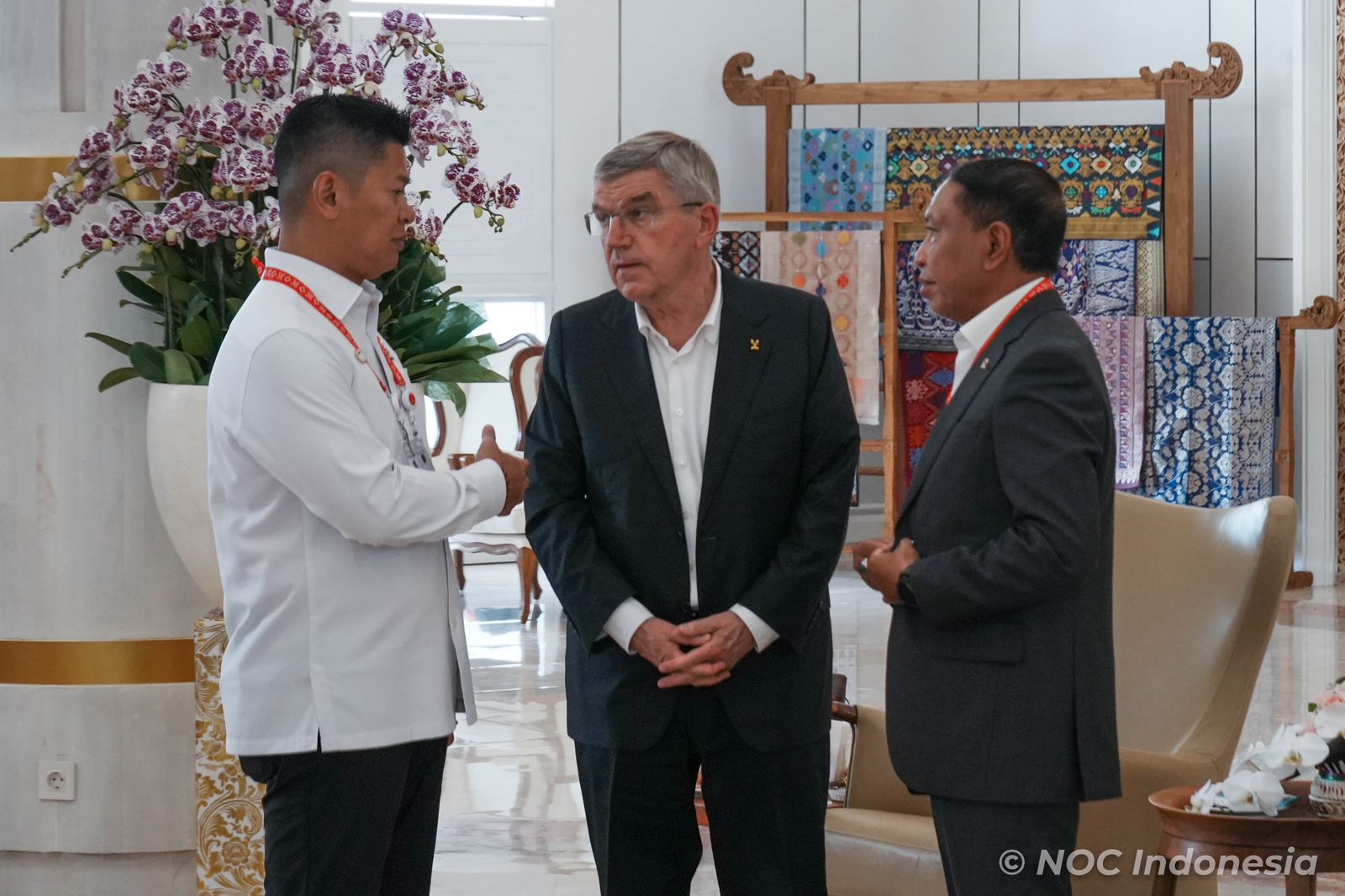 Ketua NOC Indonesia Bersama Menpora Sambut Kedatangan Presiden IOC di Bali
