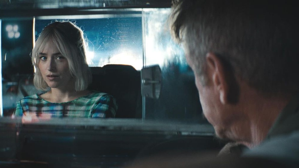 Pertemuan Istimewa Dakota Johnson dan Sean Penn di Film 'Daddio'