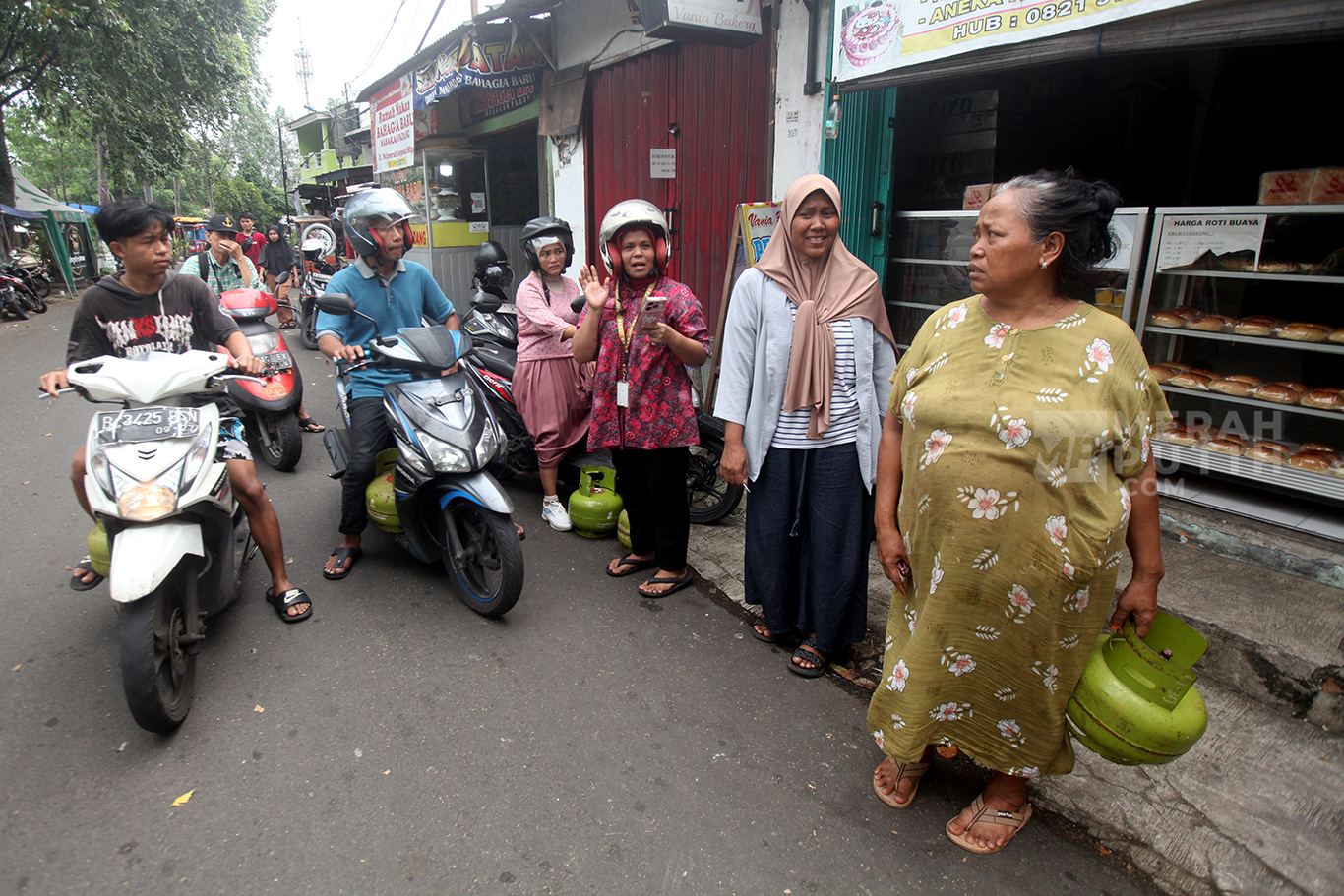 Kelangkaan Gas Elpiji 3 Kg Bersubsidi di Kawasan Palmerah Jakarta Barat