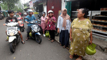 Kelangkaan Gas Elpiji 3 Kg Bersubsidi di Kawasan Palmerah Jakarta Barat
