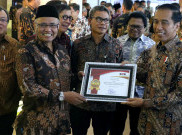 Gara-gara Ini Jokowi Raih Penghargaan Pelapor Gratifikasi Terbaik 2017 