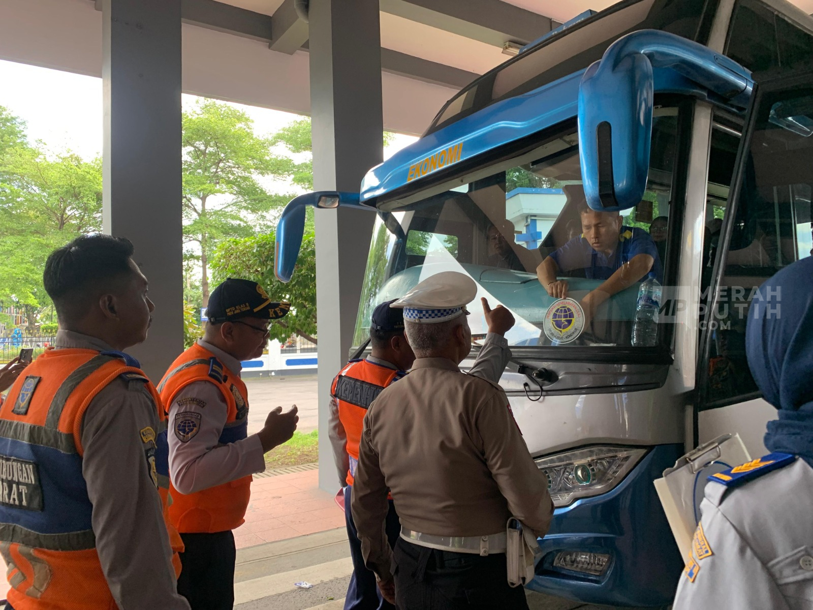 Jamin Keamanan Angkutan Libur Nataru, Petugas Lakukan Ramp Check di Terminal Tirtonadi Solo