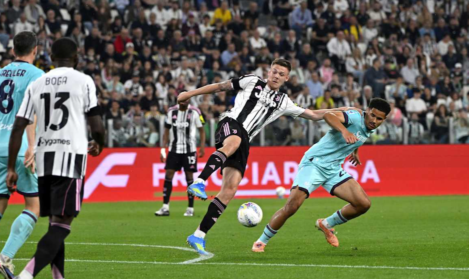 AC Milan Hingga Bayern Munich Tunggu Dusan Vlahovic Berstatus Pemain Gratis, Juventus Rela Enggak Cuan?