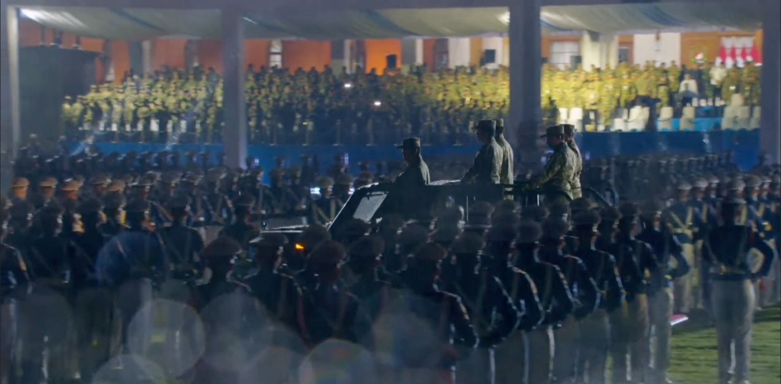 Saat Prabowo, Jokowi, SBY Hujan-hujanan Naik Maung, Cek Pasukan Parade Senja