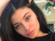 Kylie Jenner Makin Cinta Travis Scott