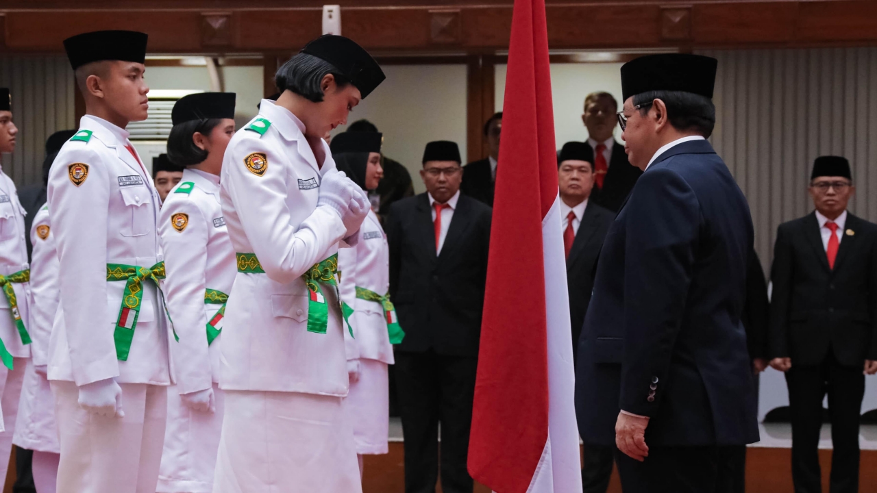 Pramono Kukuhkan 44 Paskibraka DKI Jakarta 2026, Tekankan Disiplin dan Integritas
