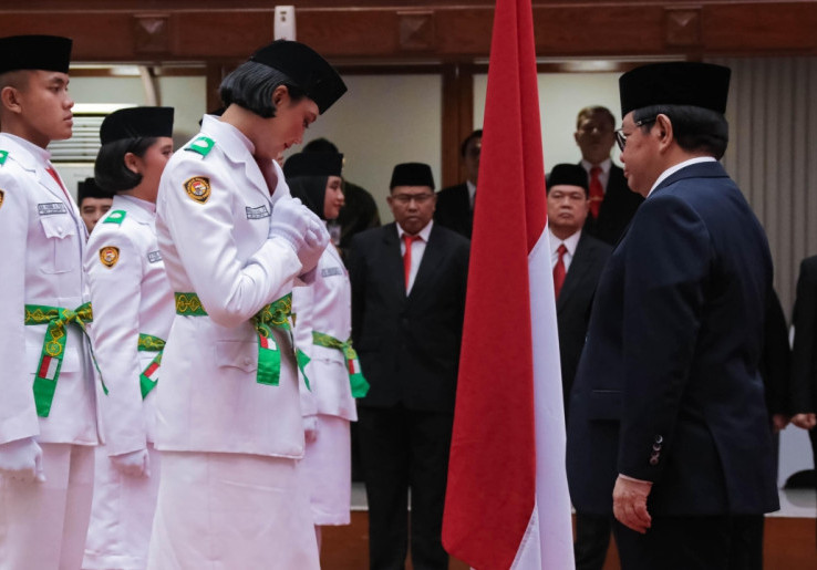 Pramono Kukuhkan 44 Paskibraka DKI Jakarta 2026, Tekankan Disiplin dan Integritas