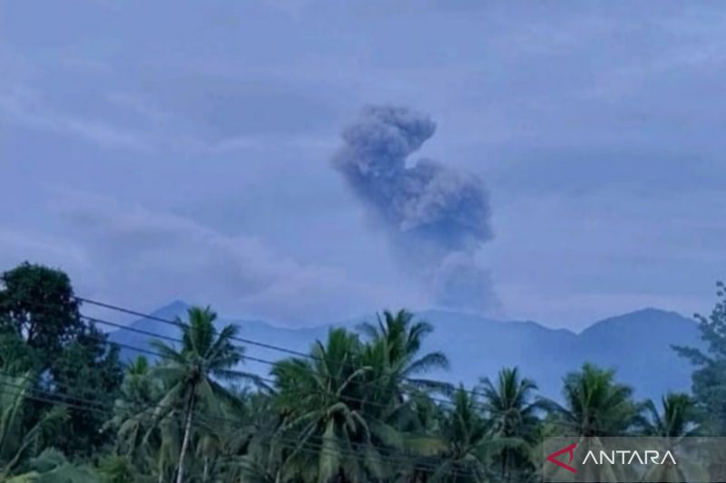 Gunung Dokuno di Halmahera Utara 2 Kali Erupsi pada Senin Pagi, Tinggi Letusan Lebih 1 Km