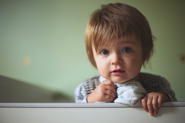 Faktor fisik dapat menyebabkan anak bangun. (Foto: Pixabay/dewanr2)