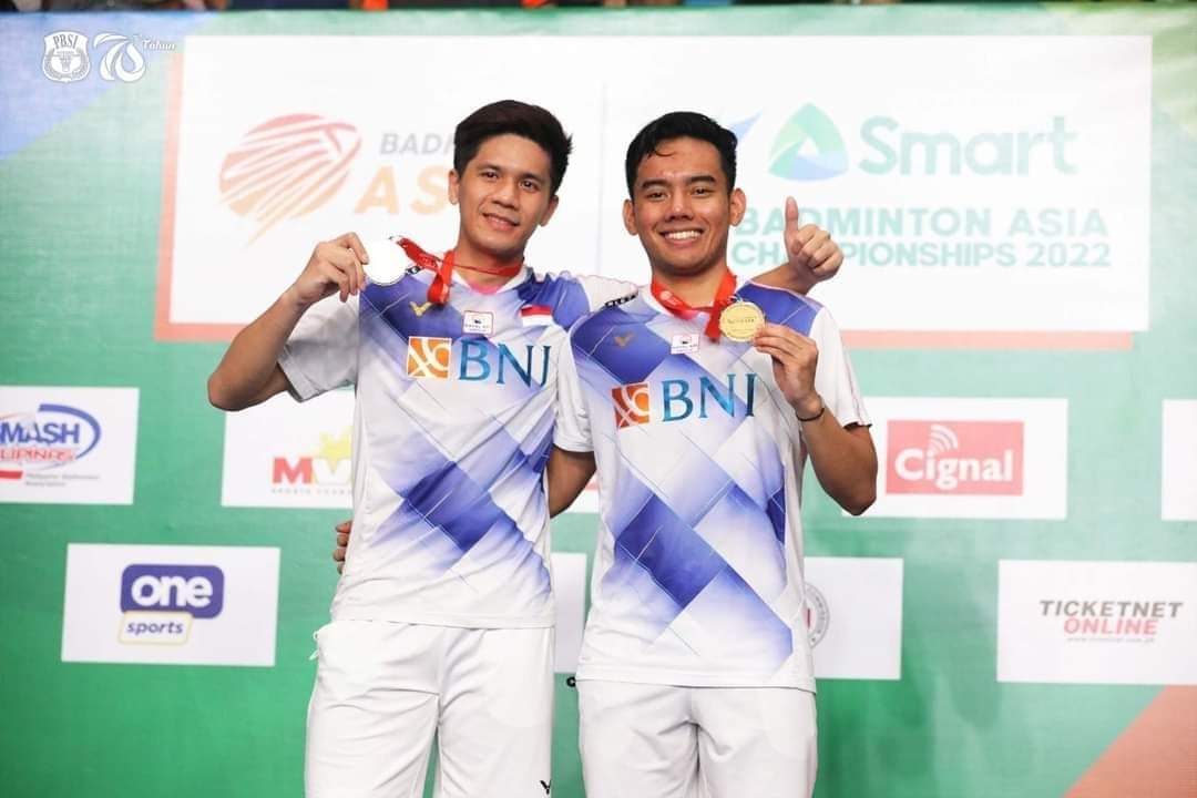 Jokowi Beri Selamat pada Pramudya/Yeremia Juara Badminton Asia Championship 2022