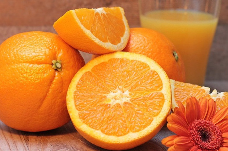 Benarkah Suntik Vitamin C Lebih Baik dari Suplemen?