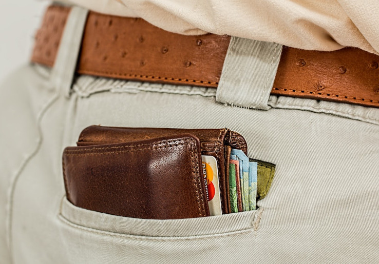 4 Alasan Mengapa Kamu Harus Punya Dompet Kulit