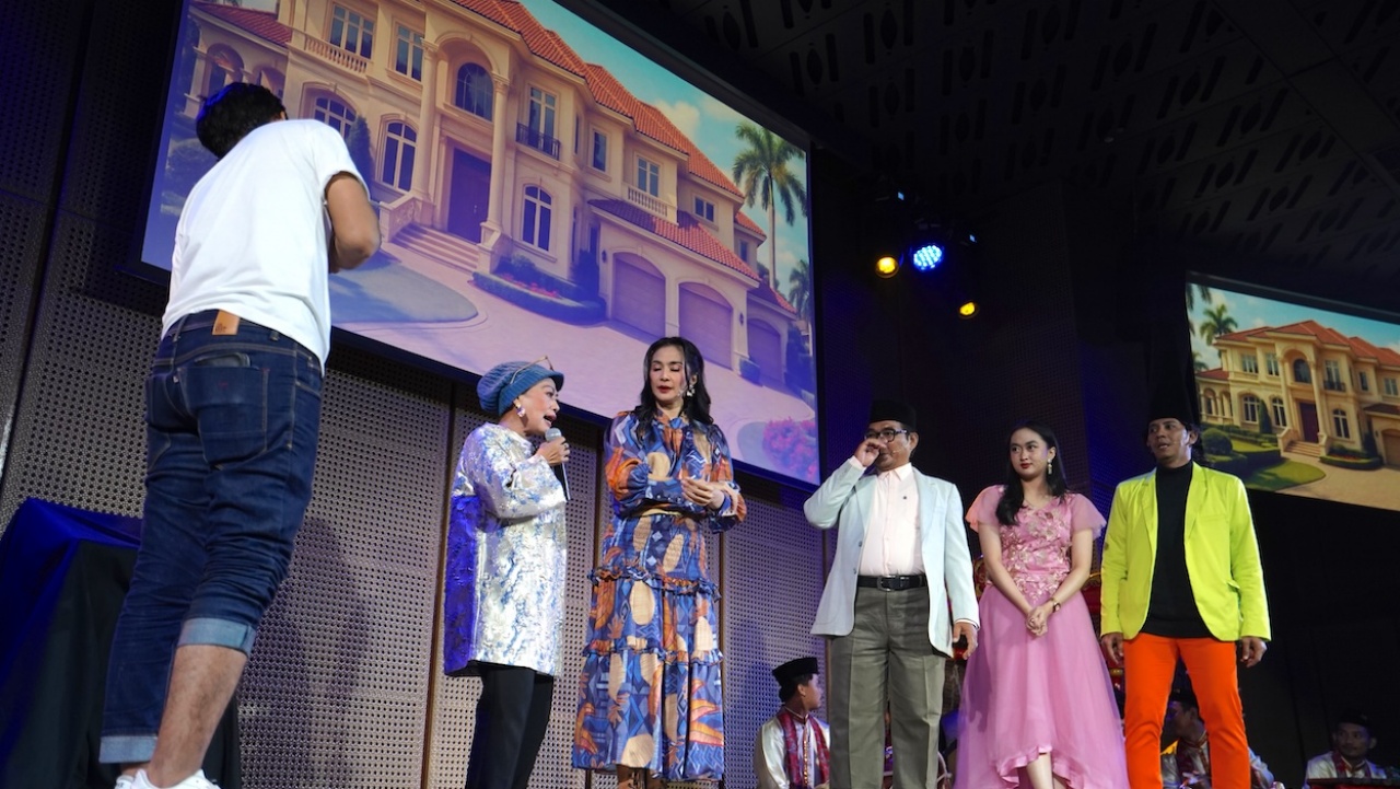 Maudy Koesnaedi Melawak Gaya Betawi Hadirkan Sketsa Kesehariaan Warga
