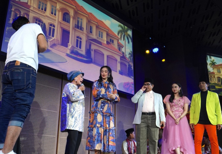 Maudy Koesnaedi Melawak Gaya Betawi Hadirkan Sketsa Kesehariaan Warga