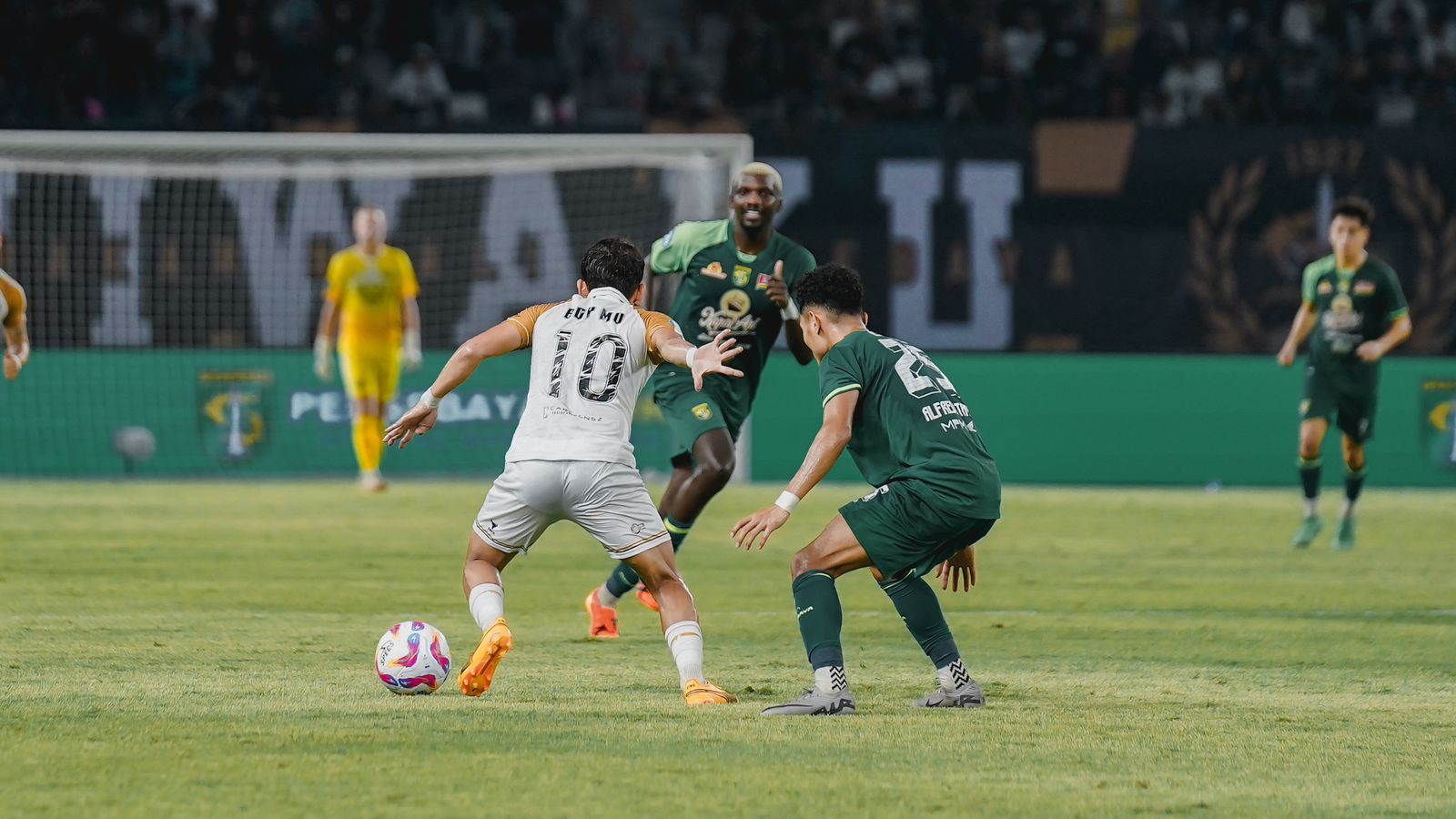 Imbang 0-0, Pelatih Persebaya Puji Performa Dewa United FC