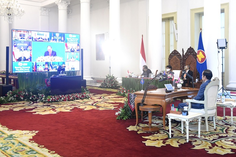 Jokowi Hadiri KTT ke-37 ASEAN Yang Digelar Secara Virtual