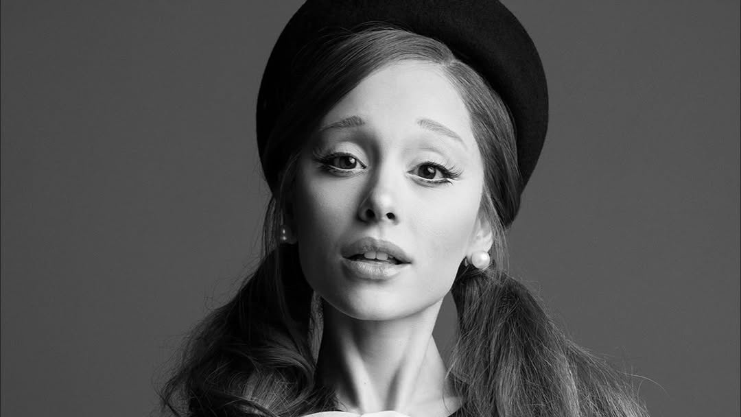 Tak Hanya Lagu Upbeat, Ariana Grande Punya Single Natal Hangat 'Winter Things' dari Album 'Christmas & Chill'