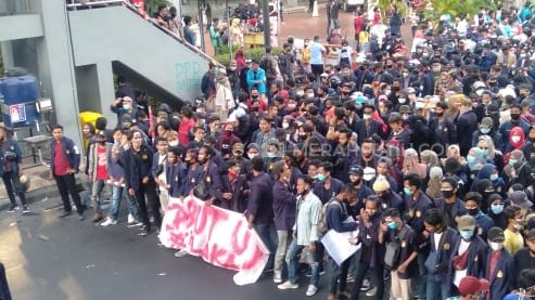5 Jurnalis di Surabaya Diintimidasi saat Demo, AJI Minta Polisi Belajar Lagi UU Pers