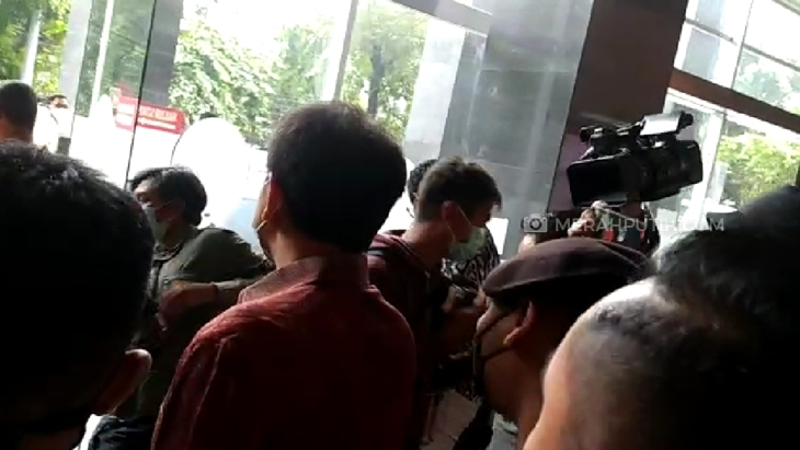 Sidang Ungkap Lokasi Penyerahan Duit 'Amankan' Nama Azis Syamsuddin