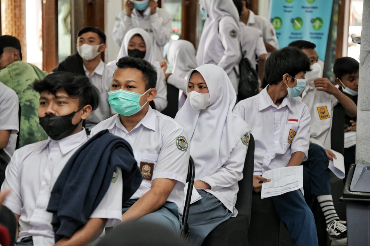 Vaksinasi COVID-19 di Jabar. (Humas Jabar)