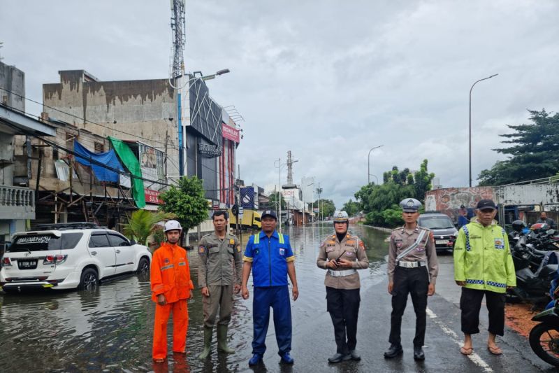 Hingga Rabu Malam, Beberapa Ruas Jalan di Jakarta Masih Terendam Banjir, Tertingi 50 Centimeter