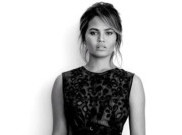 Hamil Anak Kedua, Chrissy Teigen Tetap Memukau