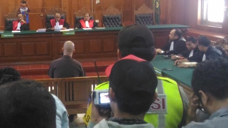 Ahmad Dhani saat sidang vonis di PN Surabaya