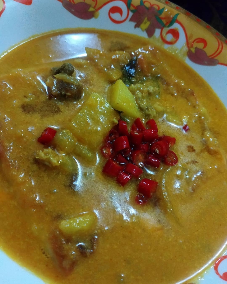 Ketupat kuah kari. (Foto: instagram.com/afelanie_bulan)