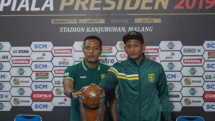 Terima Kritik Tajam, Miswar Saputra Menyingkir dari Pos Kiper Persebaya