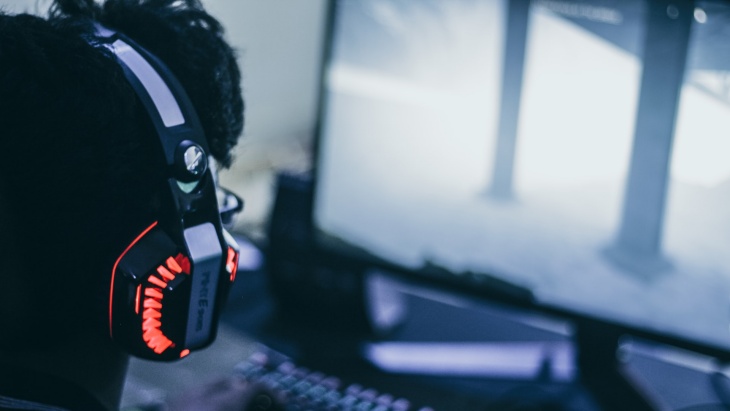 Bisa Waras Bermain Game Online Semasa Pandemi?
