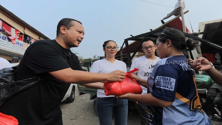 Komunitas Banteng Muda Kejutkan Warga Kampung Baru dengan Bagikan 2 Ton Beras