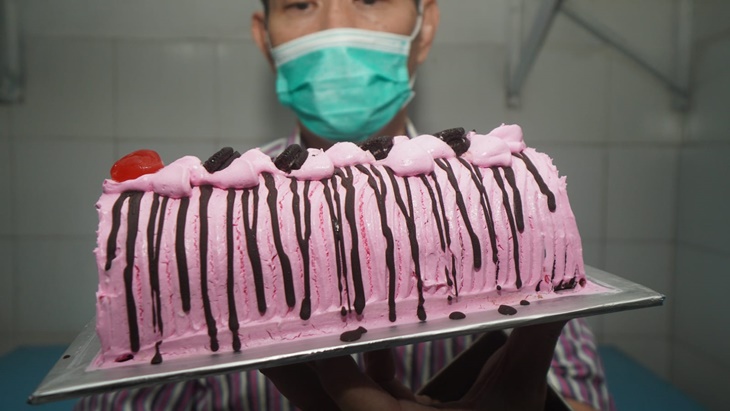 Orlando Ice Cream, Es Krim Tertua di Surabaya yang Bertahan dengan Gerobak Sepeda