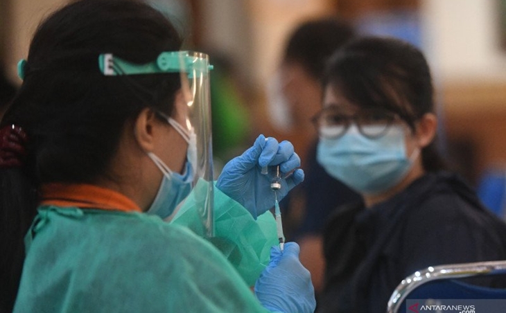Anak Buah Anies: Vaksin AstraZeneca Diprioritaskan bagi Warga Pemukiman Kumuh