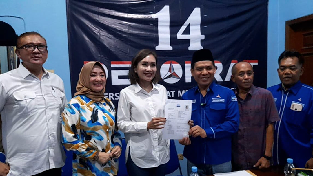 Tanpa Restu Orangtua, Wina Daftar Cabup Sragen lewat Partai Demokrat