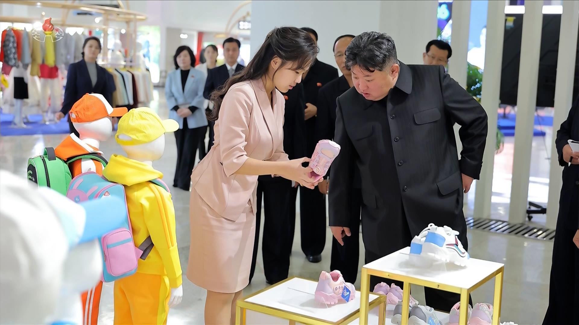 Kim Jong-un Dirumorkan Meninggal Dunia karena Pendarahan Otak, Korea Utara Langsung Bantah dengan Foto