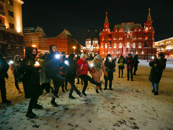 Demonstran di Red Square, Mosvow pada 14 Februari 2021. (Foto NPR)