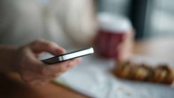 Mana yang Lebih Serius, Pasangan via Aplikasi atau yang Langsung Bertemu?