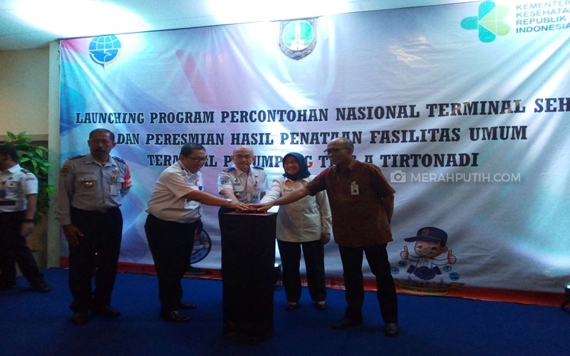  Kemenkes dan Kemenhub Kukuhkan Terminal Tirtonadi Sebagai Terminal Sehat Pertama di Indonesia 