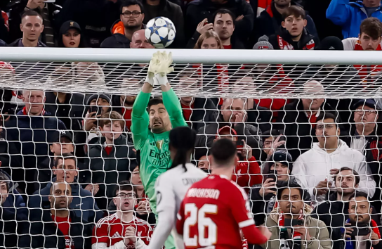 Thibaut Courtois tampil apik saat melawan Liverpool