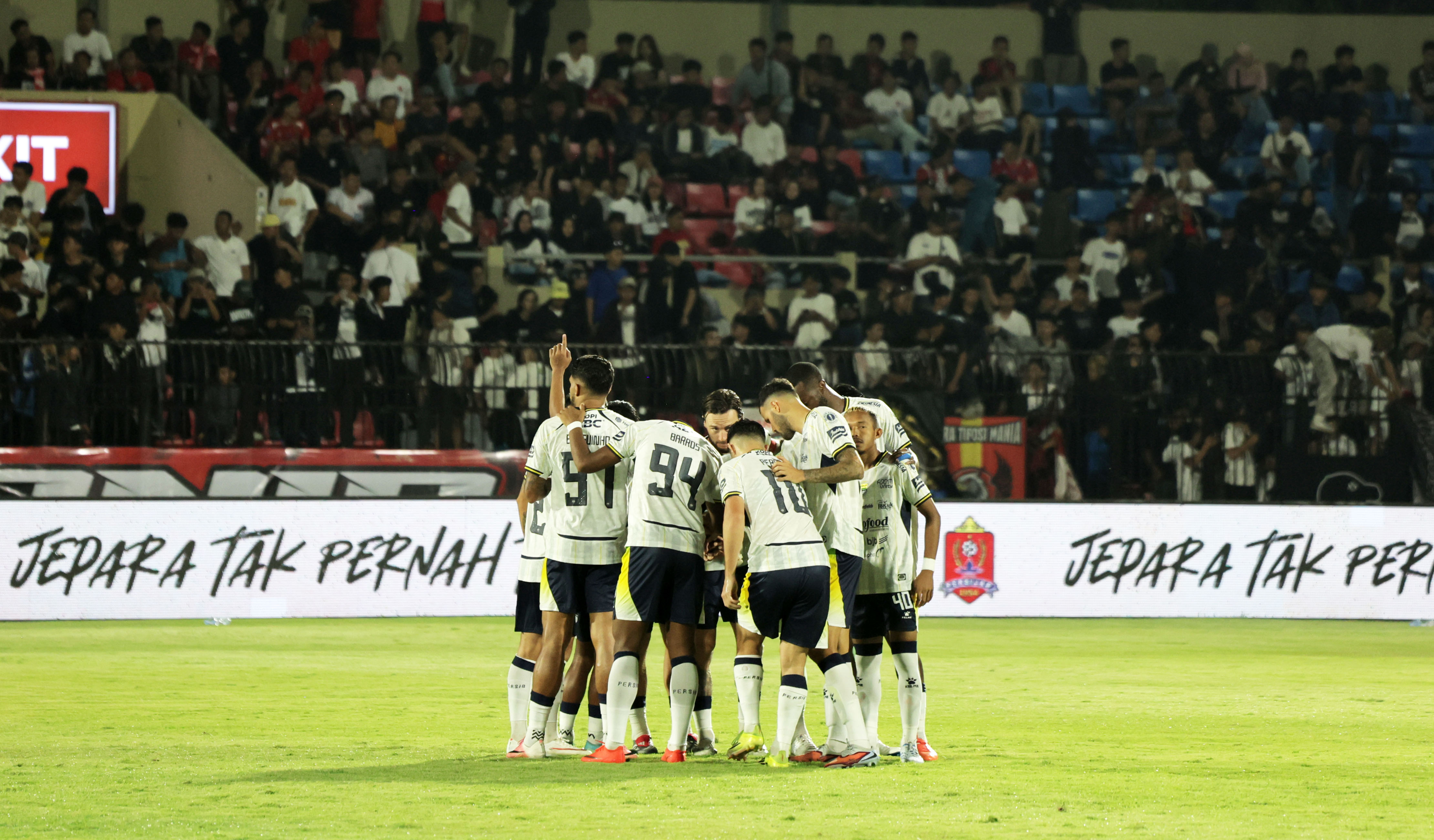 Bukan Cuma Jadwal Padat, Ini Tantangan Persib di Oktober 2026 yang Bikin Tim Pelatih Harus Putar Otak