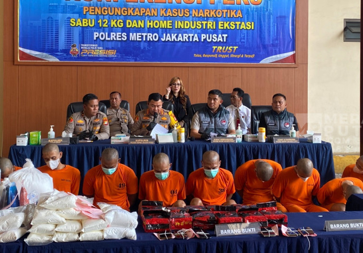 Polisi Bongkar Pabrik Ekstasi Sindikat Residivis di Jakbar, Puluhan Ribu Jiwa Nyaris Jadi Korban