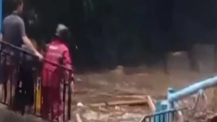 Kawasan Guci Tegal Dihantam Banjir Bandang