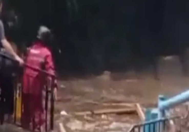 Kawasan Guci Tegal Dihantam Banjir Bandang