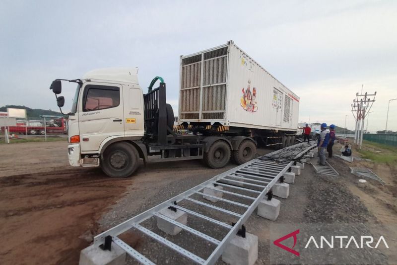 PLN menyiagakan genset bergerak untuk menjamin keandalan listrik selama penyelenggaraan olahraga balapan MotoGP di Mandalika, Nusa Tenggara Barat. (ANTARA/HO-PLN)