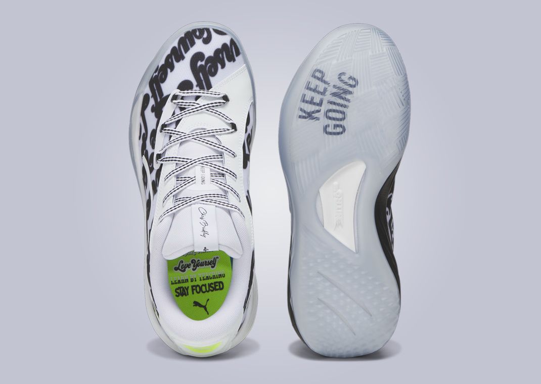 Terdapat pula kata motivasi di bagian outsole sepatu. (Foto: Sole Retriever)