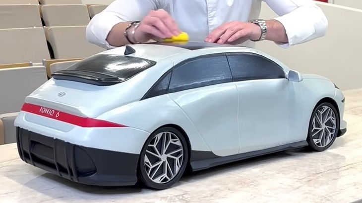 Amaury Guichon Ciptakan Kia EV6 dari Cokelat