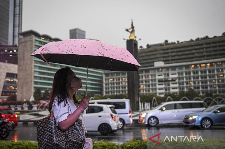 Prakiraan Cuaca DKI Jakarta Sabtu (17/12), Waspada Hujan Petir di Jaksel-Jaktim